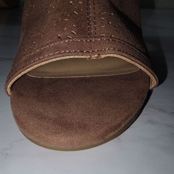 Lauren Conrad heels - Picture 6 of 7